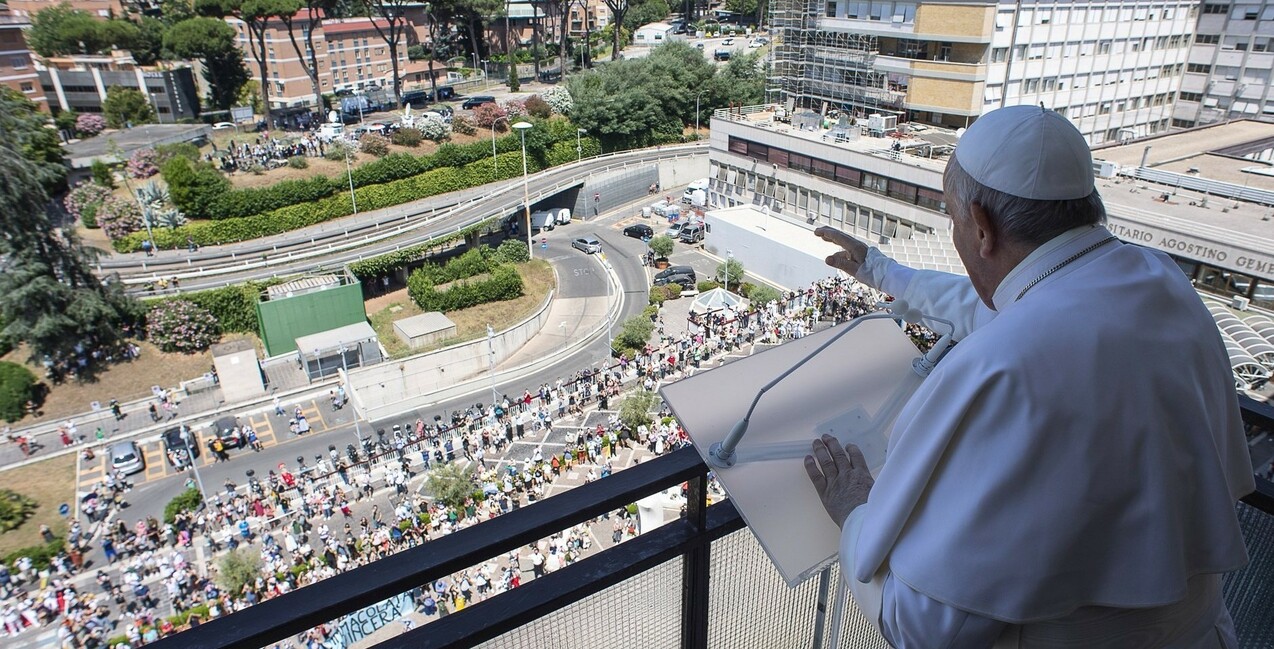 Pope Francis returns home after successful surgery