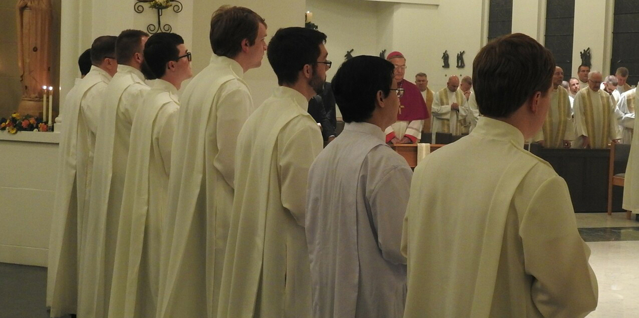 Seminarians, diaconate candidates to be instituted into ministry of acolyte