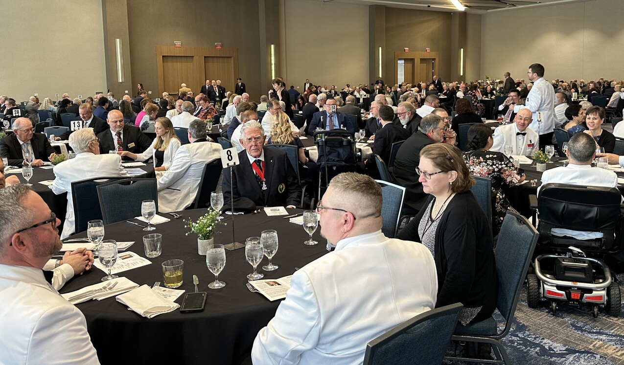 Bishops attend banquet for Knights of Columbus state convention