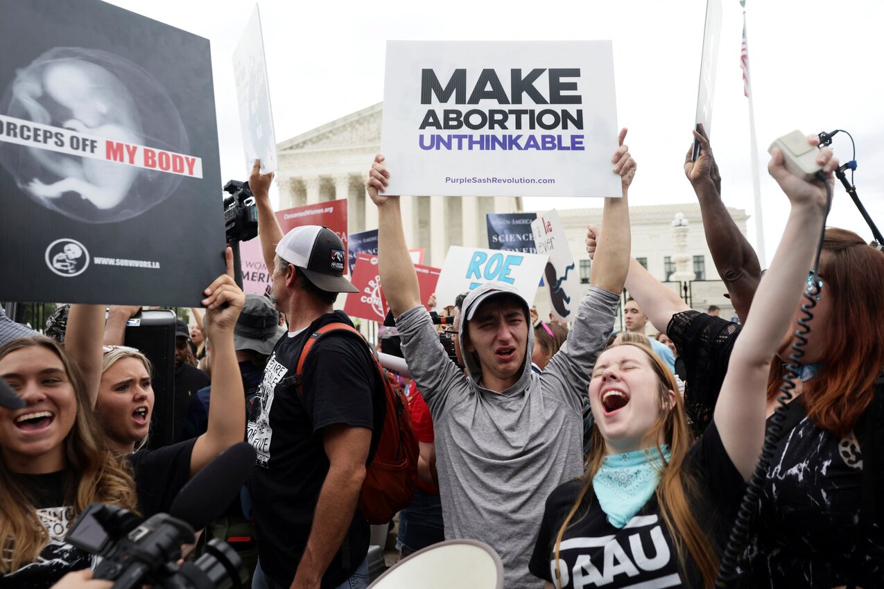 Historic SCOTUS decision draws praise from pro-life advocates, bishops