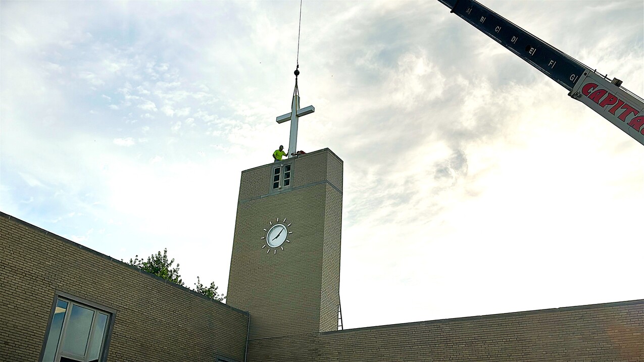 New cross installed atop Elyria Catholic High School