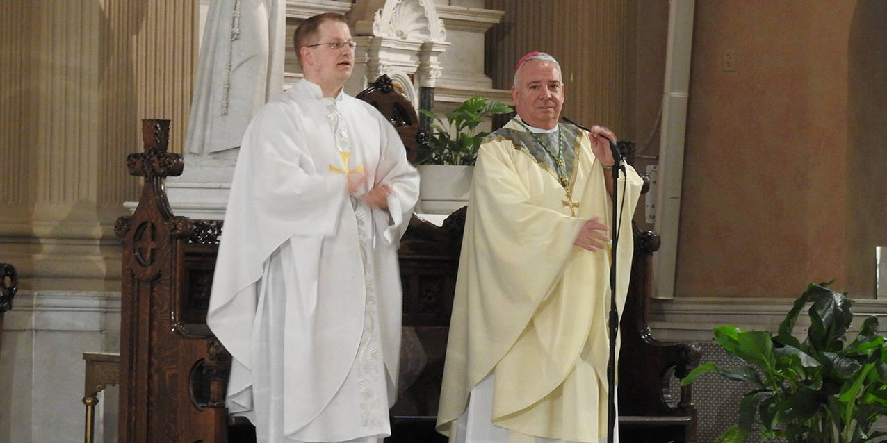 Bishop Perez shares message of encounter during bilingual Mass at St. Bernard, Akron