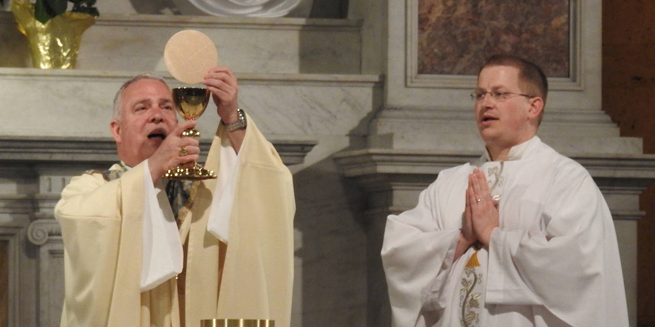 Bishop Perez shares message of encounter during bilingual Mass at St. Bernard, Akron