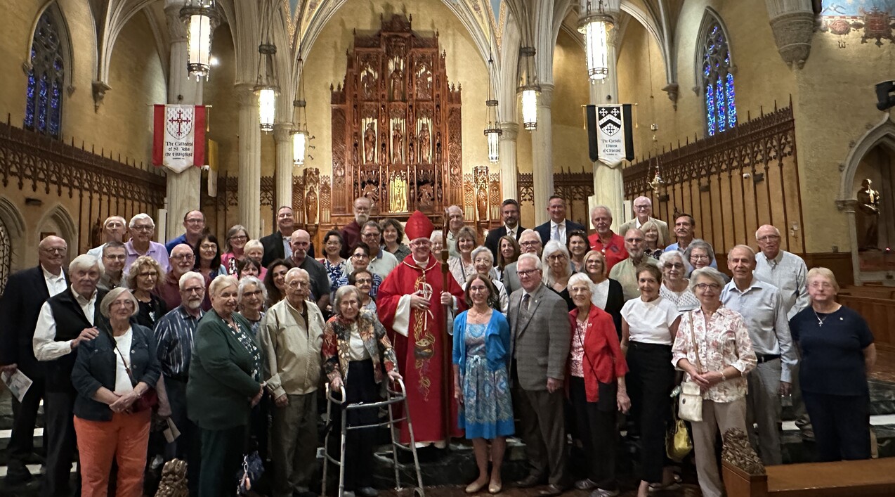 Support of ‘Faithful Apostles’ recognized at Mass in cathedral 