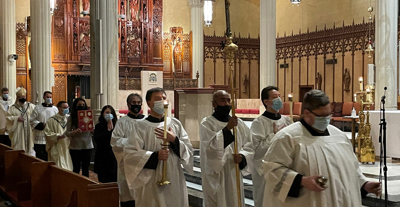 First diocesan young adult Mass focuses on Jesus, redeemer and king