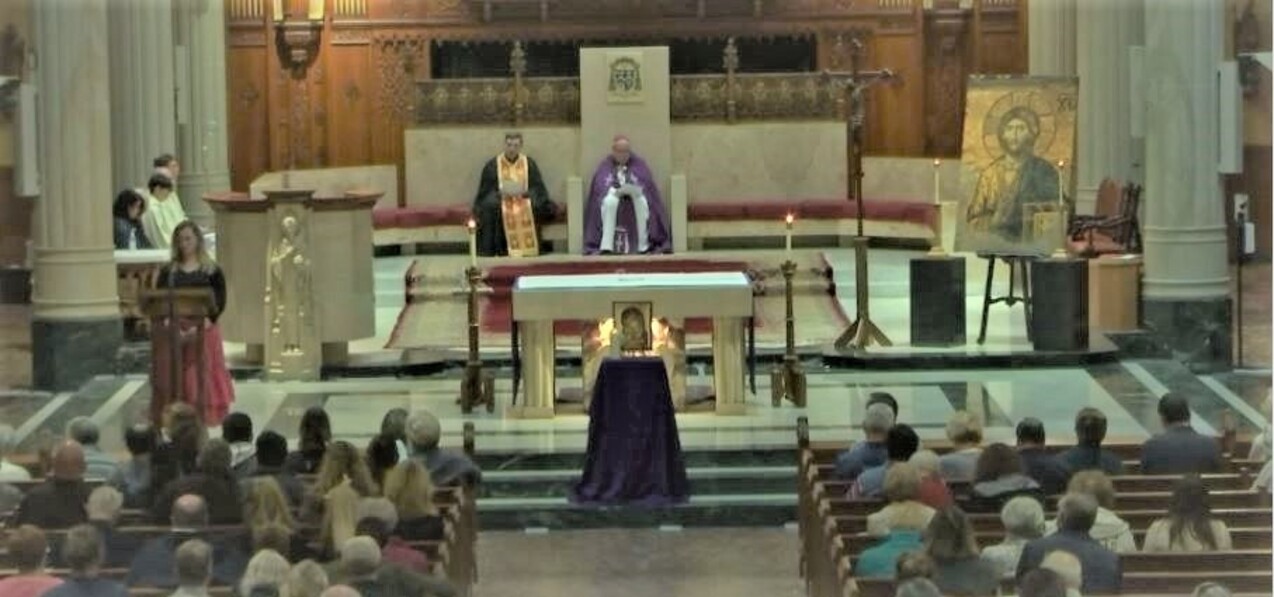 Hundreds gather to offer prayers for an end to the war in Ukraine