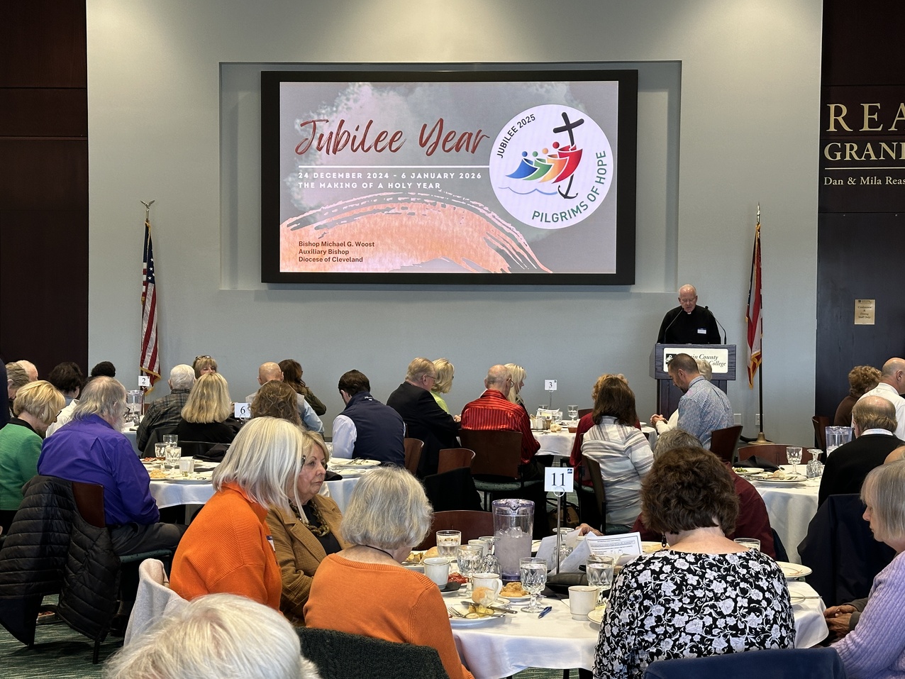 Bishop Woost outlines Jubilee Year of Hope at First Friday Forum of Lorain County program
